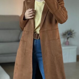 conjunto de chándal negro con bandas amarillas