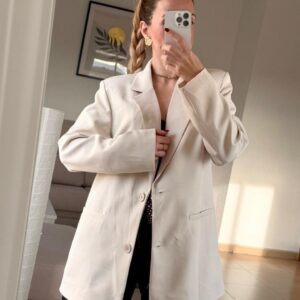 blazer esteructurada color crema