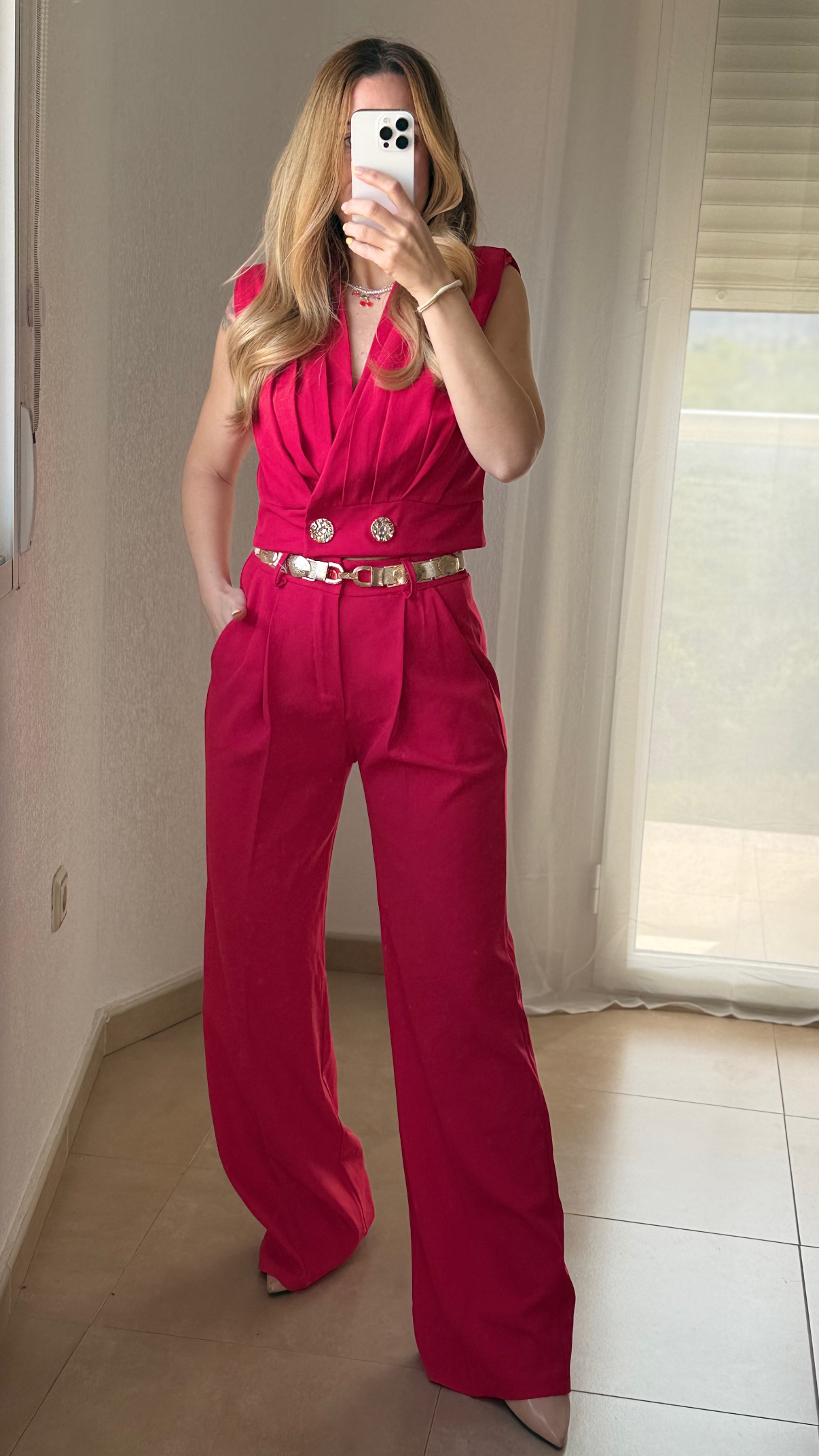 conjunto rojo pantalón y chaleco botones dorados conjunto rojo pantalón y chaleco botones dorados