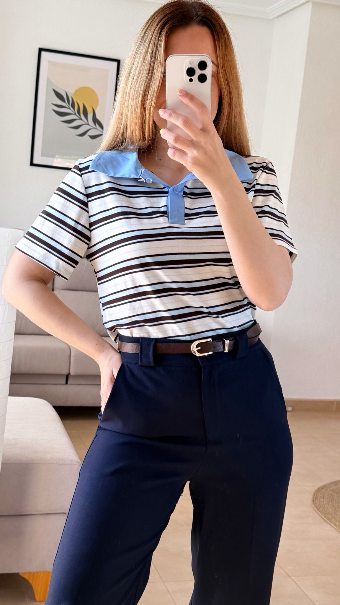 camiseta polo de rayas con cuello azul camiseta polo de rayas con cuello azul