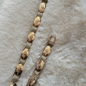 cinturón metálico dorado con elástico