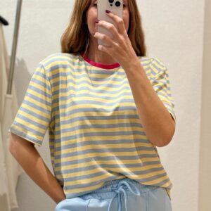 camiseta rayas retro cuello fucsia