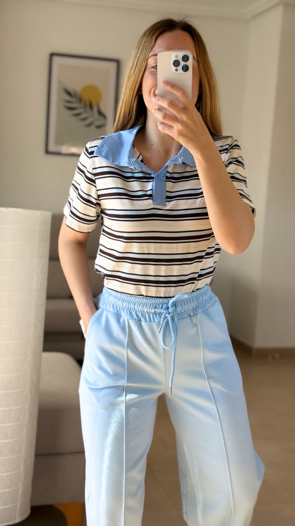 camiseta polo de rayas con cuello azul camiseta polo de rayas con cuello azul