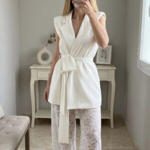 conjunto gala encaje y chaleco estructurado