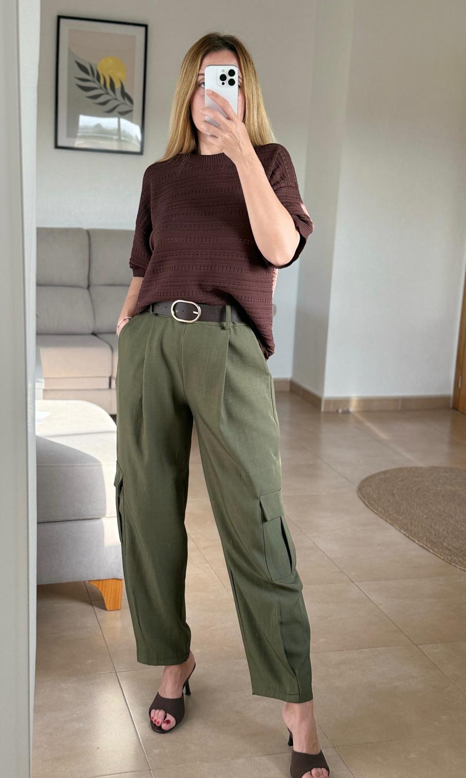 pantalón cargo fluido verde con cinturón pantalón cargo fluido verde con cinturón