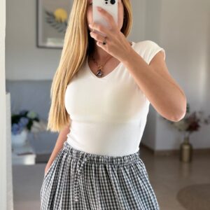 camiseta básica de punto con cascos integrados blanca