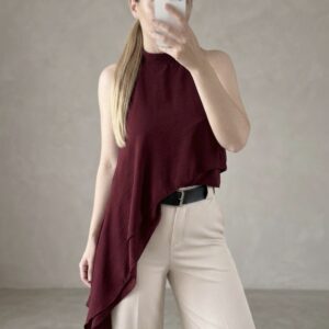 blusa asimétrica de volantes burgundy