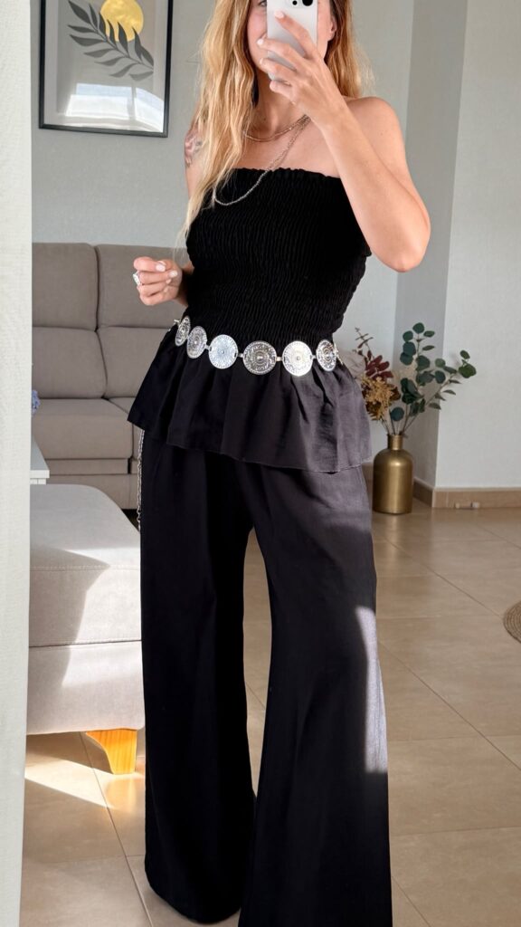 conjunto negro de top bandeau y pantalón fluido
