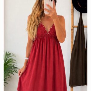 vestido corto con tachas y tirantes ajustables