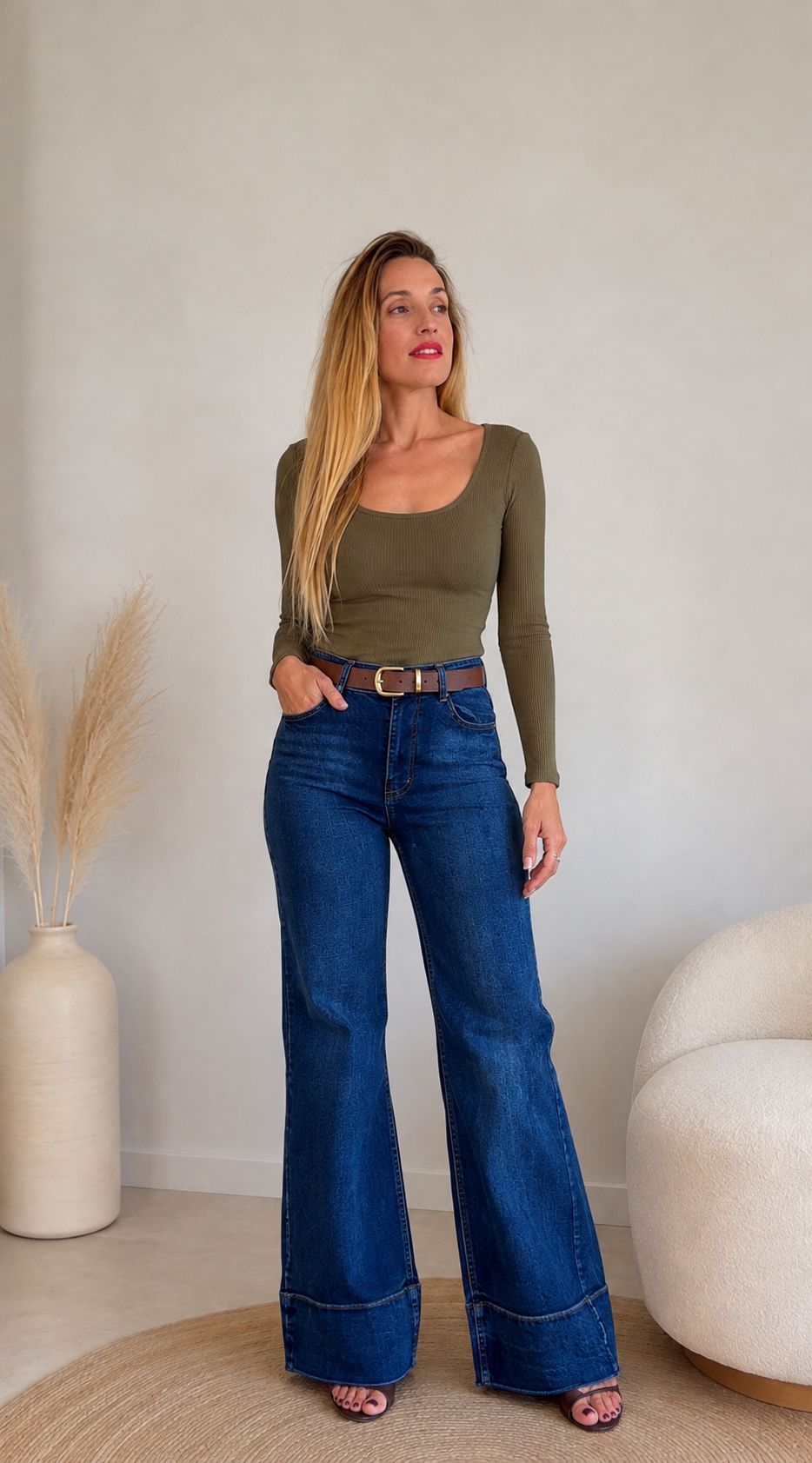 pantalón jeans recto con bajo demarcado pantalón jeans recto con bajo demarcado