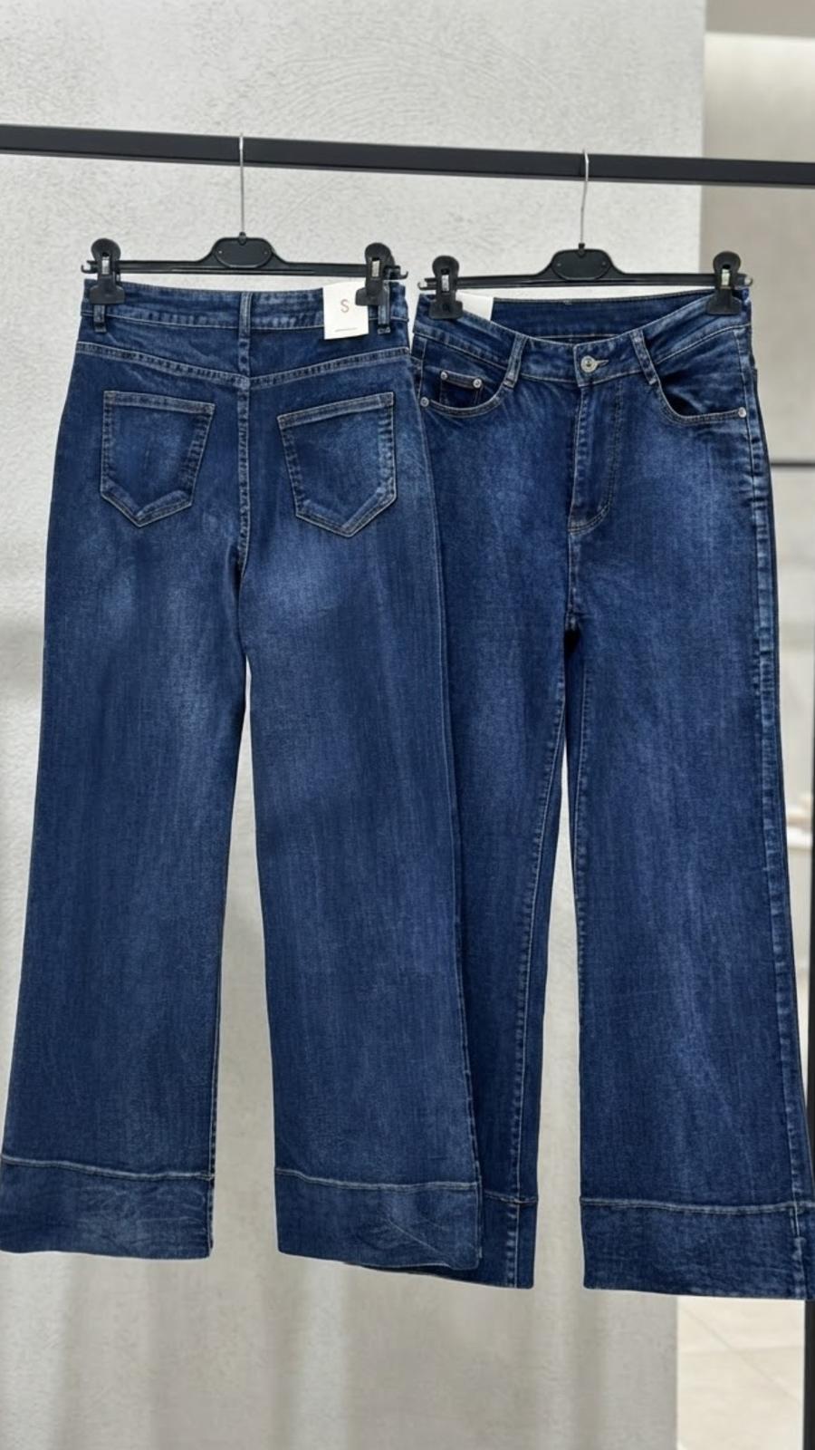 pantalón jeans recto con bajo demarcado pantalón jeans recto con bajo demarcado