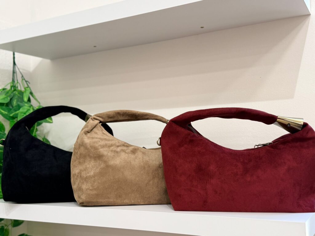 Home bolsos media luna ante con chapa