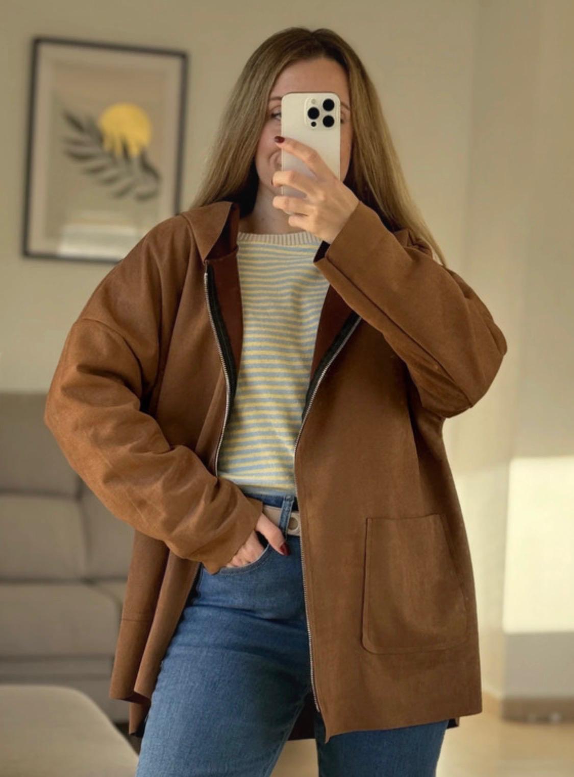 chaqueta serraje camel con capucha y cremallera chaqueta serraje camel con capucha y cremallera