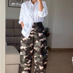 pantalón camuflaje con cinturón